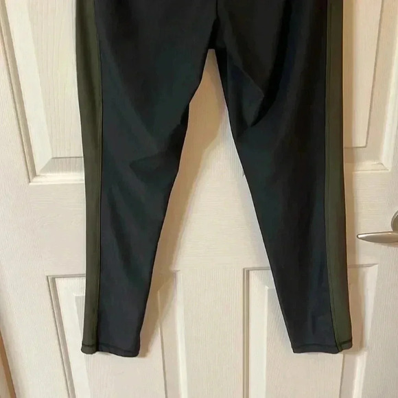 SZ Large Bebe Sport Workout/Casual Wear stretch pants Like New - Picture 5 of 5